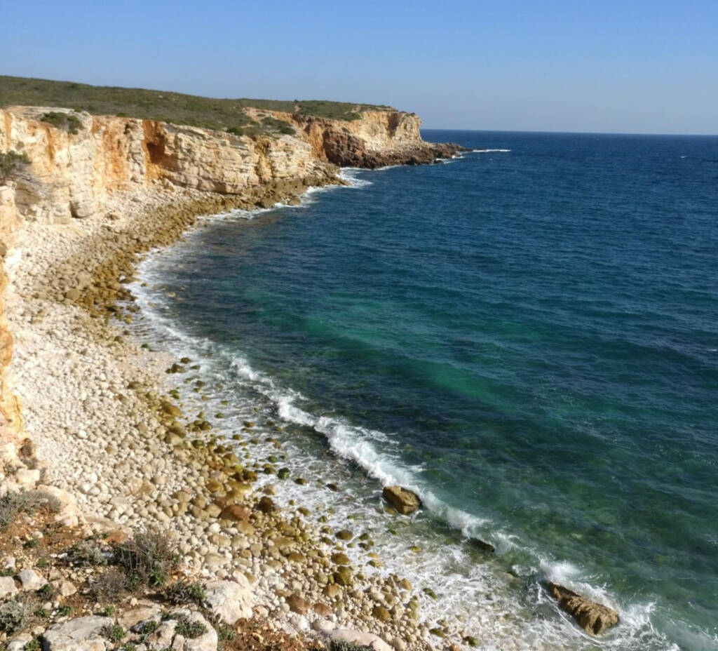 photo of cliffs and rocks on the southern coast of Portugal.